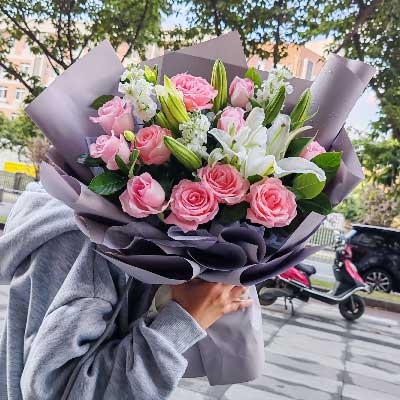 邢台11朵戴安娜粉玫瑰百合，与你一起追逐梦想