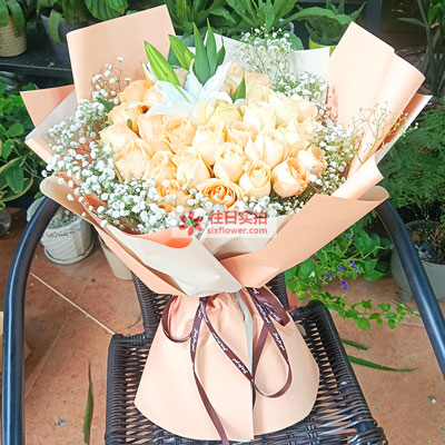 邢台33朵香槟玫瑰百合，心里永远是你